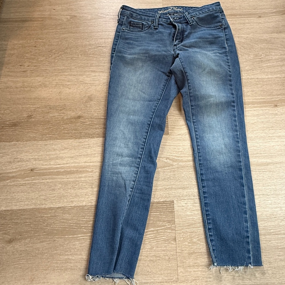 Universal Thread Cropped Blue Jeans size 2